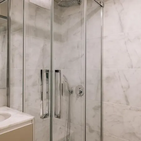 Batu - 2 Bedrooms And Terrace In Santo Antonio *